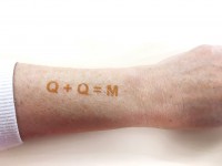 10 Stück + 2 GRATIS- Tattoo-Set Buchstabencode: Q + Q = M 10 Stück + 2 GRATIS- Tattoo-Set Buchstabencode: Q + Q = M